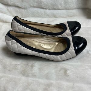 Dexflex Comfort off white quilted and black patent wedge slip on shoes size 11